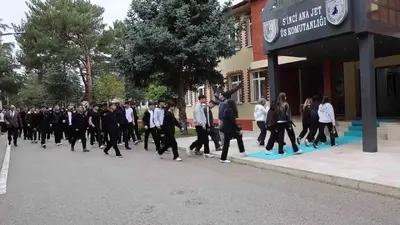 Öğrenciler kahraman havacılarla buluştu, savaşan şahinler Karadeniz’e havalandı