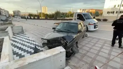 Karaman’da otomobil beton duvara çarptı: 1 yaralı
