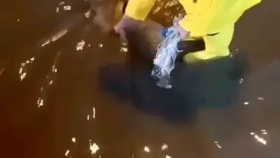 İskenderun’da yağış sonrası oluşan su birikintileri giderildi