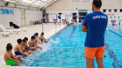 Bursa’da ‘Yüzme bilmeyen kalmasın’ eğitimleri başladı