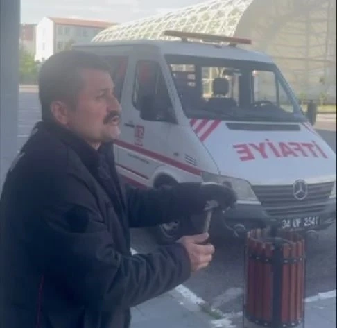 Ağlara takılan kuşu itfaiye kurtardı
