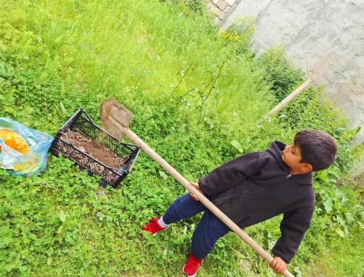 Ağrı&rsquo;da anasınıfı &ouml;ğrencileri kompost yapımını uygulamalı &ouml;ğrendi

