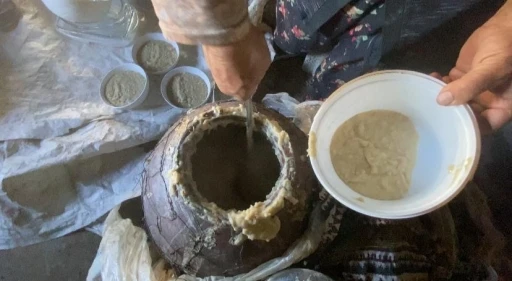 Ağrı&rsquo;da asırlık bayram geleneği: Halise kazanları sabaha kadar kaynadı
