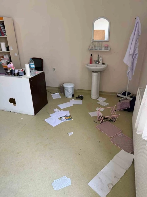 Ağrı&rsquo;da ASM&rsquo;de g&ouml;rev yapan doktora muayene odasında yumruklu saldırı
