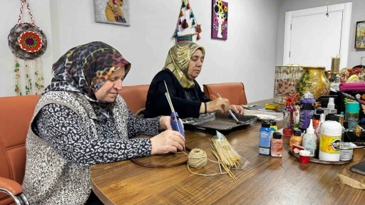 Ağrı&rsquo;da atık &uuml;r&uuml;nler sıfır atık kursunda sanata d&ouml;n&uuml;ş&uuml;yor
