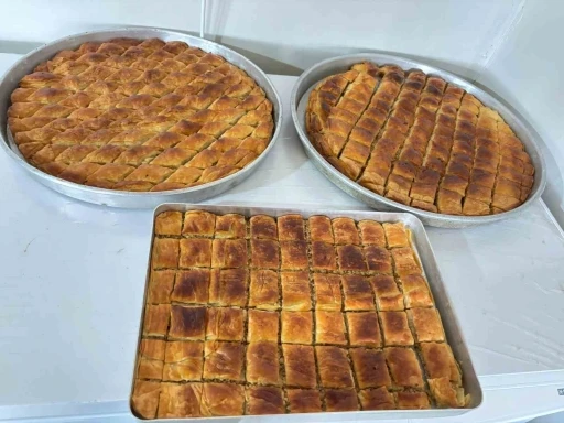 Ağrı&rsquo;da bayram &ouml;ncesi evlerde baklava mesaisi başladı
