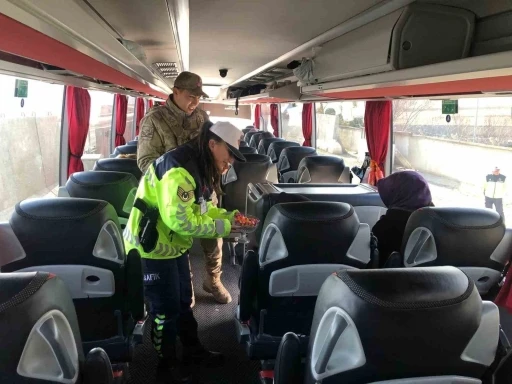 Ağrı’da bayram tedbirleri: Trafik ve asayiş denetimleri aralıksız sürüyor
