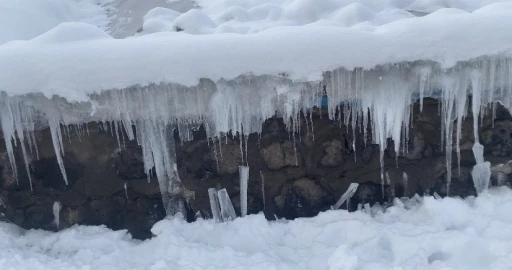 Ağrı&rsquo;da dondurucu soğuk etkisini s&uuml;rd&uuml;r&uuml;yor
