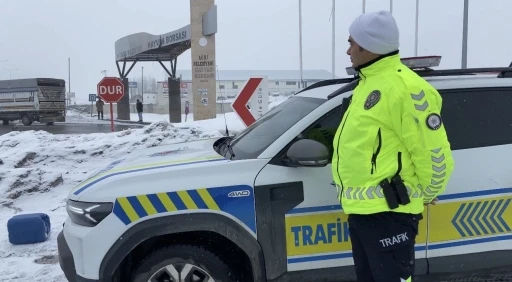 Ağrı&rsquo;da hayvan borsası &ccedil;evresinde trafik denetimi
