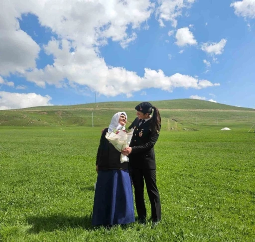 Ağrı’da jandarmadan bayramda şehit ailelerine vefa ziyareti
