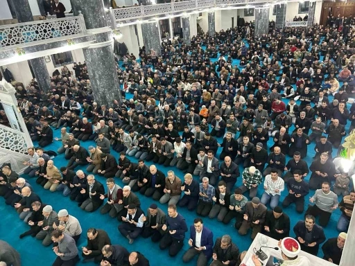 Ağrı’da Kadir Gecesi dualarla ihya edildi
