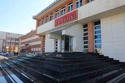 Ağrı&rsquo;da kar yağışı nedeniyle k&ouml;y okulları ve taşımalı eğitime ara
