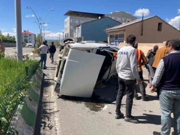 Ağrı’da kontrolden çıkan araç takla attı, o anlar kamerada
