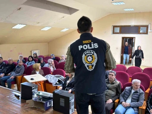 Ağrı&rsquo;da &ouml;ğrenci ve velilere SİBERAY semineri verildi

