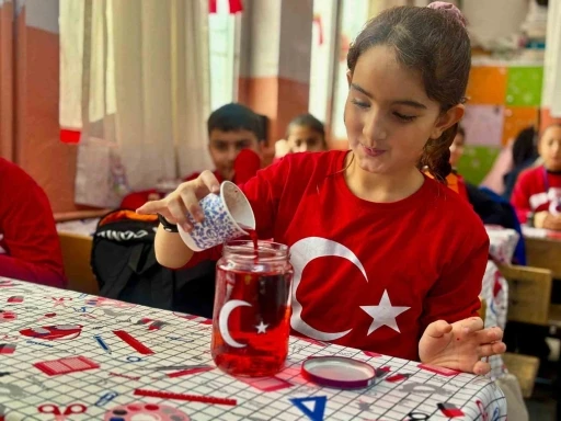 Ağrı&rsquo;da okullarda ikinci d&ouml;nem "Bayrak Sevgisi" temasıyla başladı
