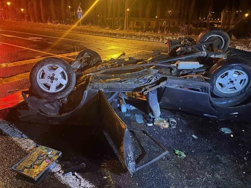 Ağrı’da otomobil hurdaya döndü: 2’si ağır 4 yaralı
