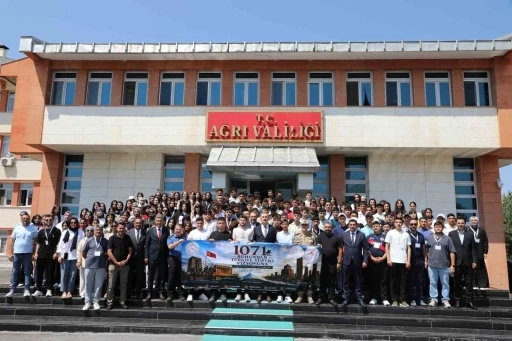 Ağrı&rsquo;da "1071 Ruhundan T&uuml;rkiye Y&uuml;zyılı Vizyonuna" gezi programının ikinci kafilesi uğurlandı

