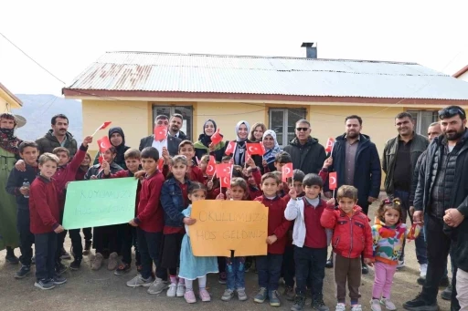 Ağrı’da &quot;Okulum Beni Bekler Projesi&quot; ile 9 yaşındaki öğrenci yeniden okula döndü
