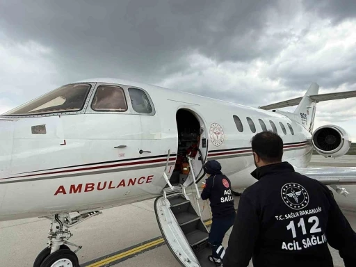 Ağrı&rsquo;da tedavi g&ouml;ren premat&uuml;re bebek ambulans u&ccedil;akla Elazığ&rsquo;a sevk edildi
