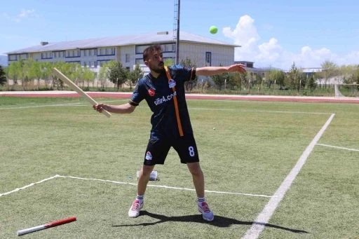 Ağrı’da unutulmaya yüz tutmuş &quot;Topa dara&quot; oyunu gençlerle buluşuyor
