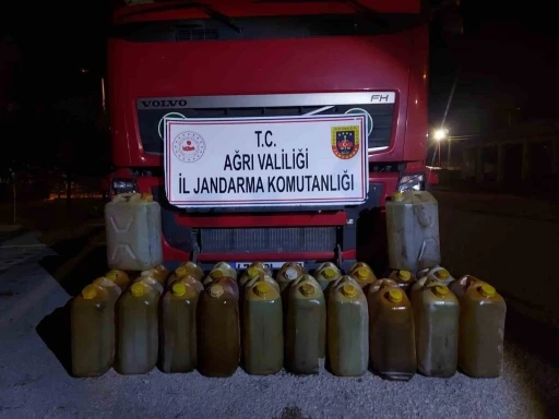Ağrı’da yol kontrolünde kaçak akaryakıt ve sigara ele geçirildi
