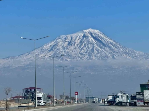Ağrı Dağı ihtişamıyla g&ouml;z kamaştırıyor
