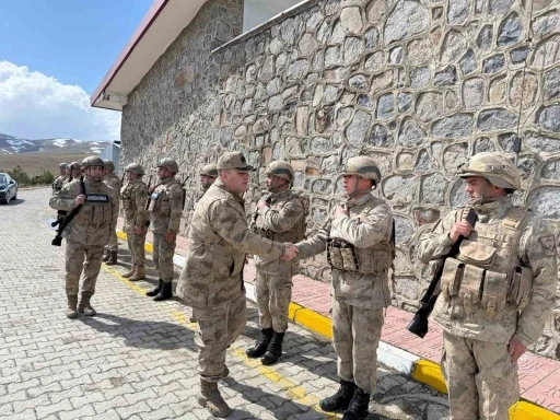 Ağrı Jandarma Komutanı Kiper’den bayram ziyareti ve denetimler
