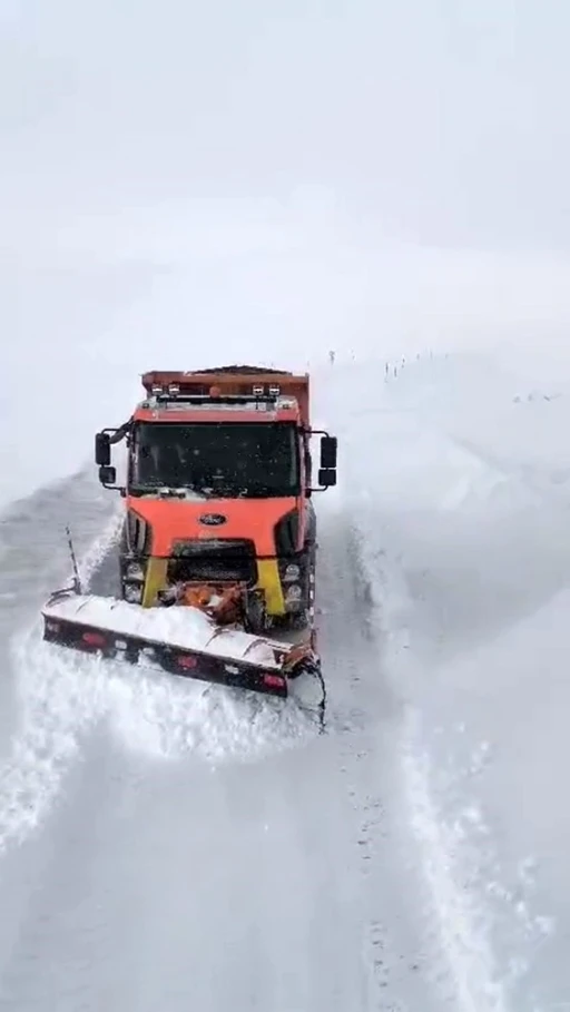 Ağrı-Kağızman kara yolunda yoğun tipi etkili oluyor
