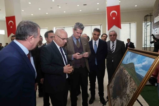 Ağrı’nın tarihi ve doğal zenginlikleri fotoğraf sergisinde buluştu
