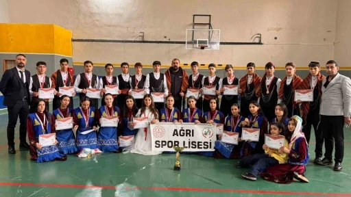Ağrı Spor Lisesi b&ouml;lge şampiyonu oldu
