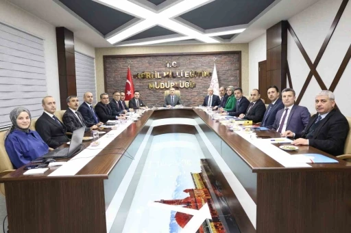 Ağrı Valisi Bozkurt, Eleşkirt&rsquo;teki &ccedil;alışmaları yerinde inceledi
