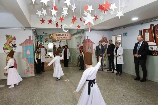 Ağrı Valisi Bozkurt, Ramazan etkinliklerinde &ouml;ğrencilerle bir araya geldi
