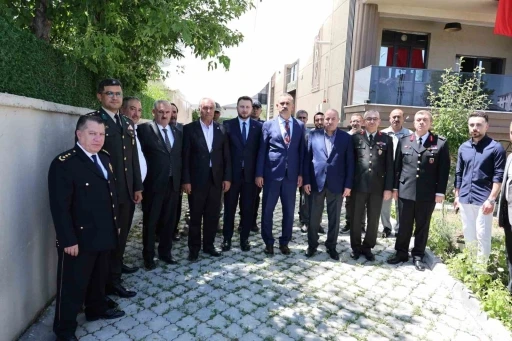 Ağrı Valisi Bozkurt&rsquo;tan 15 Temmuz gazisi Yusuf Balık&ccedil;ı&rsquo;ya evinde ziyaret
