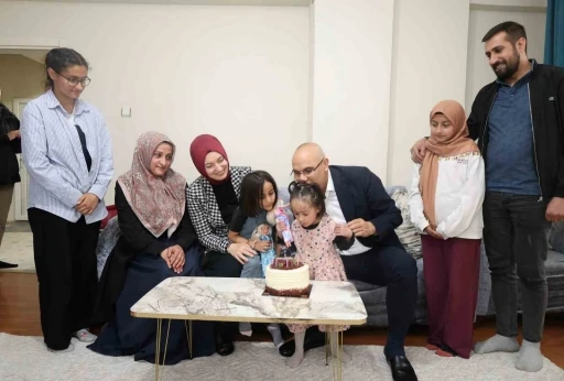 Ağrı Valisi Koç’tan özel gereksinimli Ebrar’a doğum günü sürprizi
