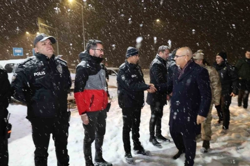 Ağrı Valisi Ko&ccedil;&rsquo;tan yılın son g&uuml;n&uuml;nde kurum ziyaretleri
