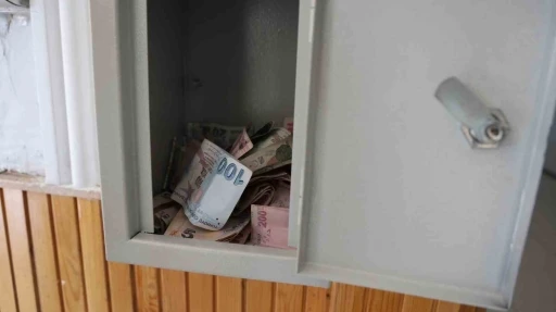 Ahi sandığı, ihtiya&ccedil; sahibi &ouml;ğrencilerin imdadına yetişti
