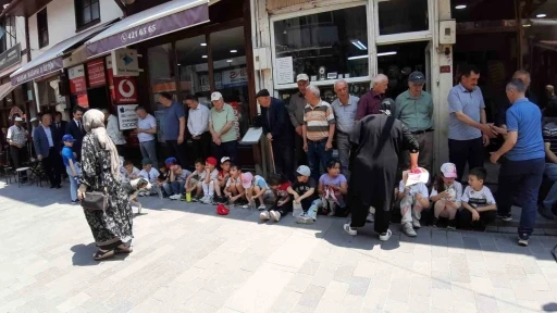 Ahilik geleneğine katılan minikler ellerini semaya açtı

