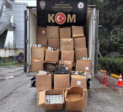 Ahırı, ka&ccedil;ak t&uuml;t&uuml;n deposuna &ccedil;evirmiş
