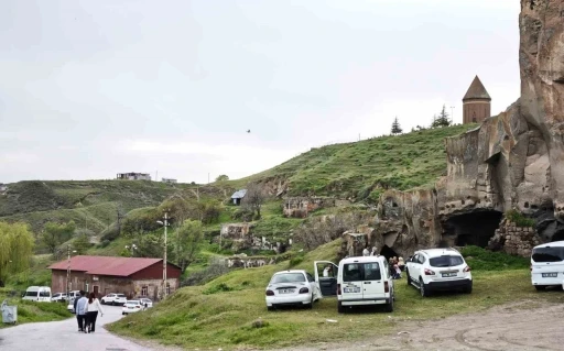 Ahlat&rsquo;ın tarihi ve doğal g&uuml;zelliklere bayram ilgisi
