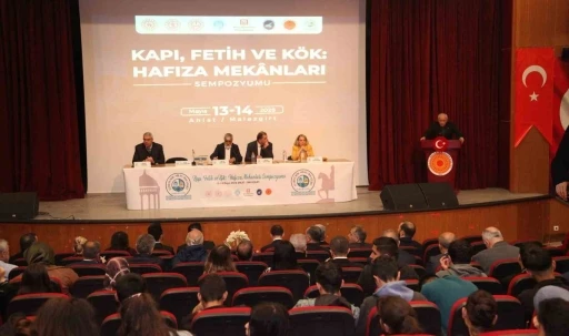 Ahlat&rsquo;ta "Kapı, Fetih ve K&ouml;k: Hafıza Mekanları" sempozyumu
