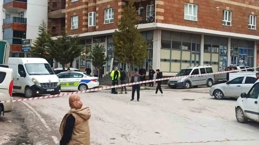 Ahlat’ta temel kazısı sırasında doğalgaz boru hattı delindi
