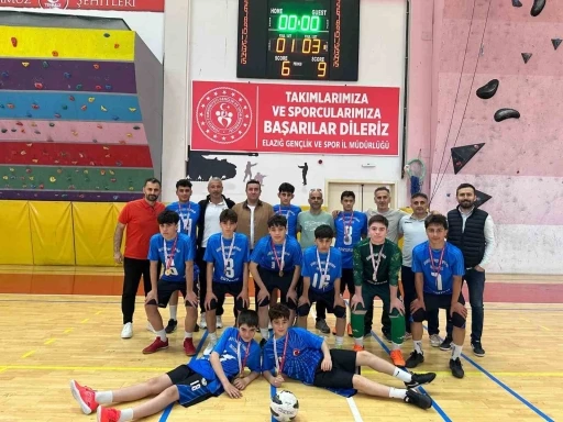 Ahmet Hamdi Tanpınar ortaokulunun futsal başarısı
