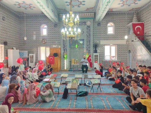 Ahmet Yavuzer Camii’nde çocuklar 15 Temmuz ruhunu yaşattı
