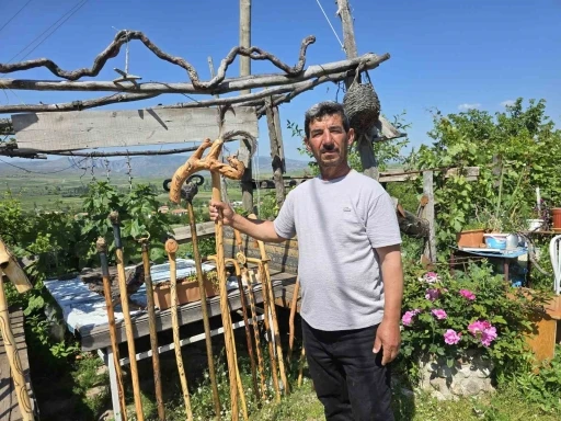 Ahşap oymacılığı sayesinde sigara ve kahvehane alışkanlığından kurtuldu
