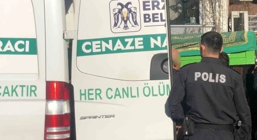 Aile faciasında hayatını kaybeden anne ve oğul Kemah&rsquo;ta toprağa verilecek
