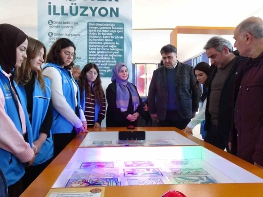 Ailece ahşap boyadılar
