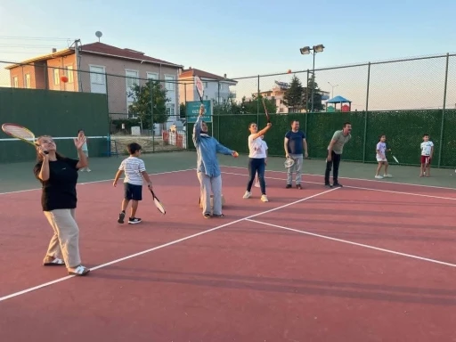 Aileler çocuklarıyla birlikte sporun keyfini çıkardı
