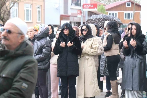 Ailesi cenazeyi kabul etmedi, evinde ölü bulunan dansçı Sakarya’da defnedildi
