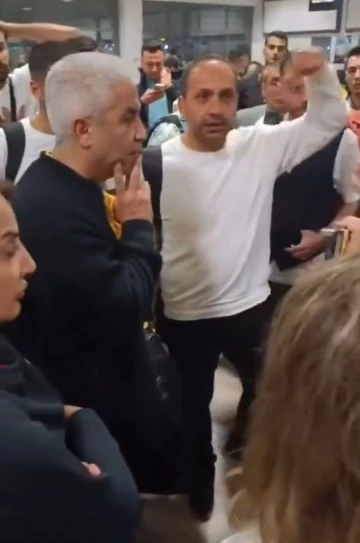AJet uçağı Gaziantep yerine Adana’ya inince yolcular tepki gösterdi
