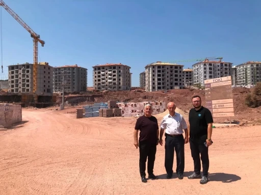 AK Parti Bandırma y&ouml;netimi, TOKİ inşaatında incelemelerde bulundu
